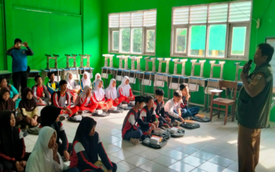 Lima Siswa MTs Negeri 2 Kota Cirebon Ikuti Sosialisasi Mitigasi Bencana oleh Tagana Kota Cirebon