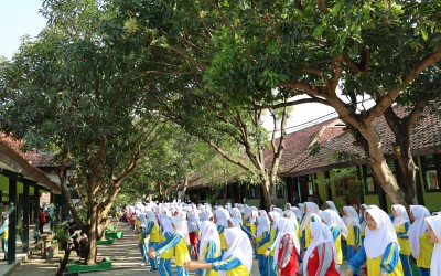 Senam Bersama Warnai Pembiasaan Hari Jumat di MTs Negeri 2 Kota Cirebon